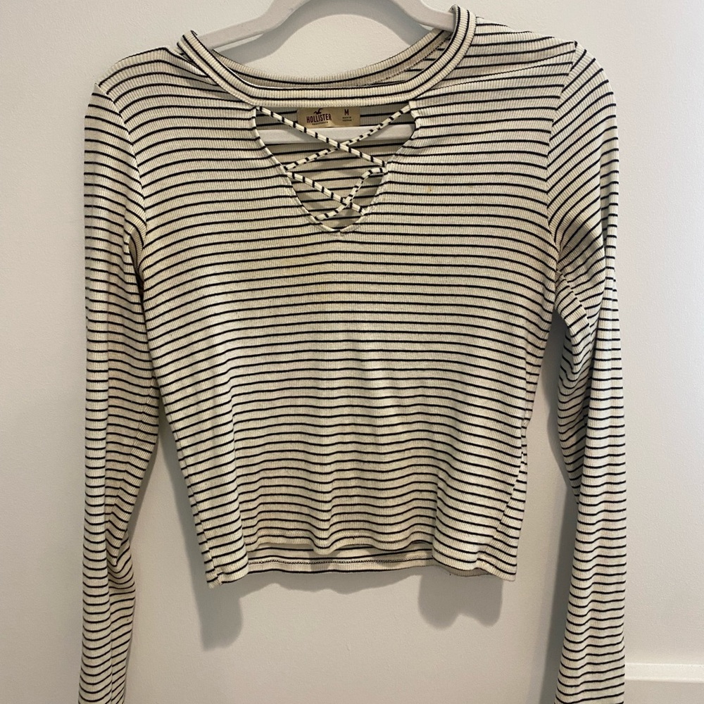 Hollister black and white top